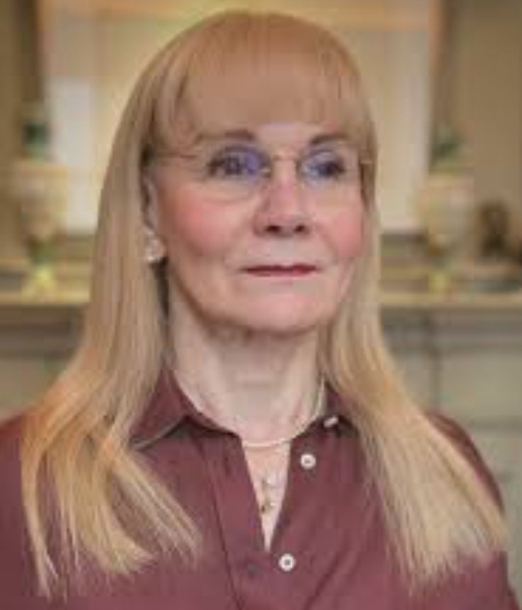 MarBalCas's tweet photo. Esta es Judith Wells, otra secretaria pagada por Moncloa que trabajaba con Zapatero y estaba conectada con el Psoe.
Parece que viene de enterrar al vecino en el jardín por hacer demasiadas preguntas. https://t.co/PbgW08UT41