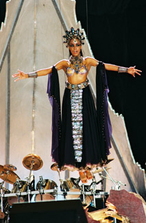 Aaliyah_Fanatic's tweet photo. rare, Aaliyah on the set of 'Queen of the Damned', 2000 https://t.co/MVX8YezGDu