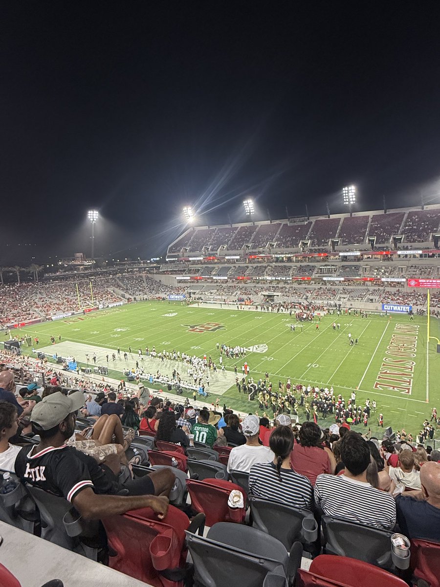enthused's tweet photo. @SDSU Aztec win at Snapdragon Stadium! Great way to wrap up Family Weekend! 🏈 🏖️ 📚 https://t.co/uUaE2UMSXq