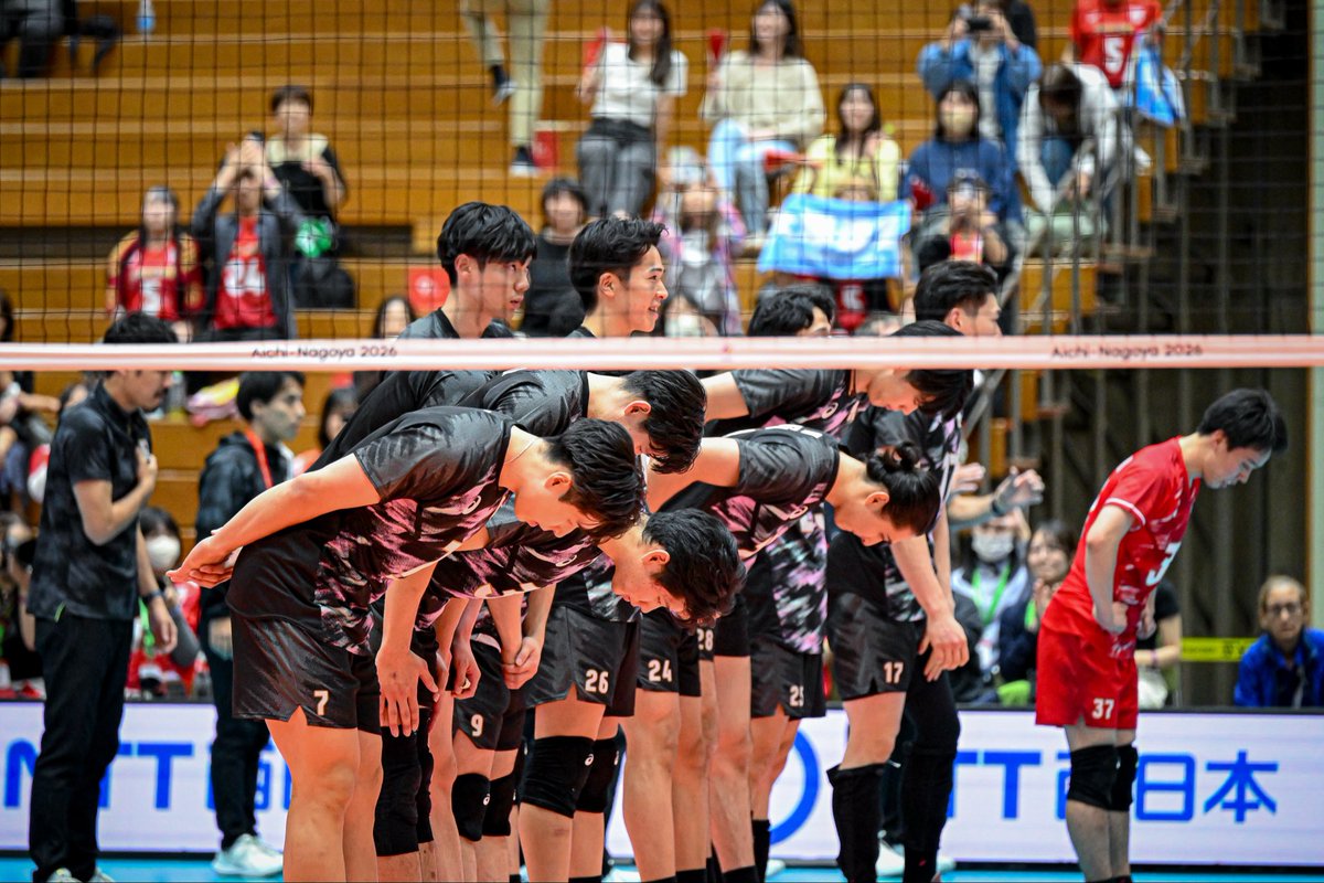Sweetslove2's tweet photo. いつの頃からか全方向にやってくれていたけーちゃん。普段コート内に集中していて業務終了すればすぐ撤退するけども、ちゃんと業務内にはこんな丁寧にファンに向けてもお返ししてくれてること大切に受け止めさせてもらえるのありがとうだよ。 https://t.co/MaKO3YMaVR