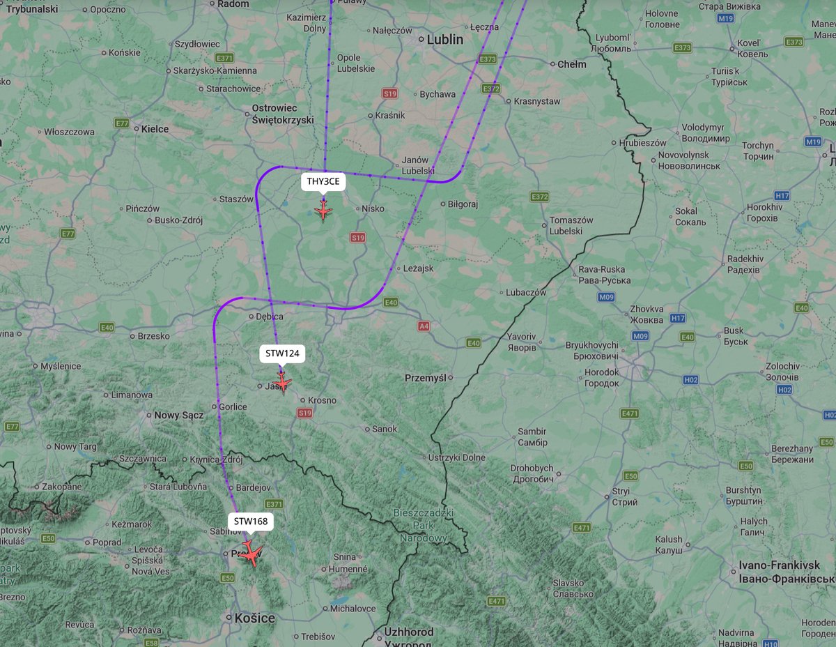wipljw's tweet photo. An attack on western Ukraine has begun. https://t.co/AxNzpR9moh
