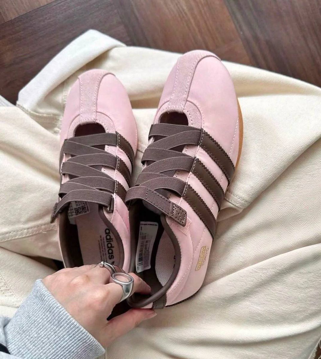 xalivyy's tweet photo. CAKEP BANGET KOMBINASI WARNA ESPRESSO SAMA PINK GINI😭🎀 https://t.co/hSpx9JErFo