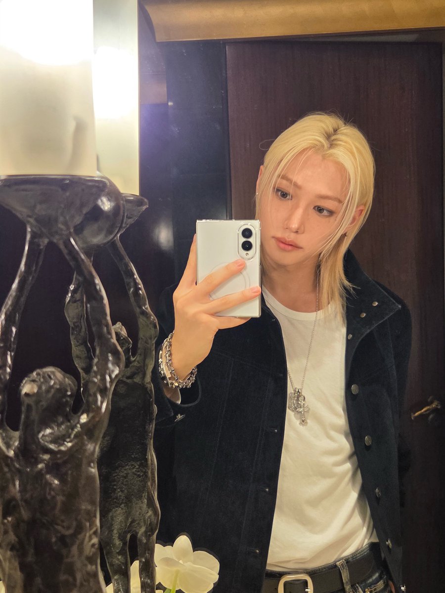 fuzzcat's tweet photo. yong.lixx IG

🖤🖤🖤

#FELIXxLVSS27 https://t.co/xV4Tae6Ud5