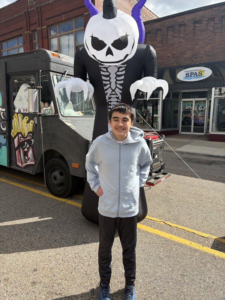 electwebber's tweet photo. Always fun at the annual Nightmare on Auburn Roda in Downtown Utica. Great job by Connect Macomb for organizing another great community family event. https://t.co/eStuvRtrId