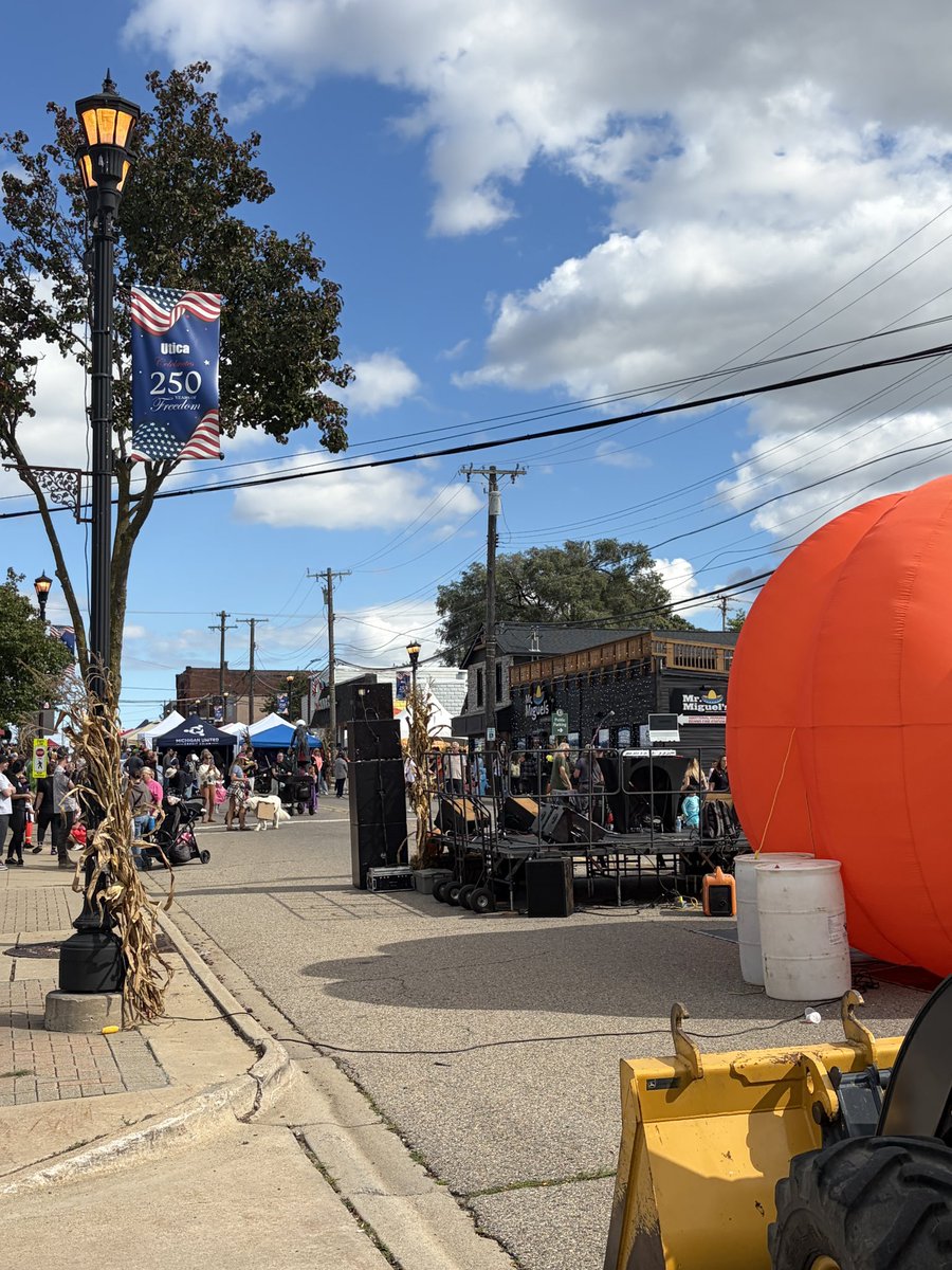 electwebber's tweet photo. Always fun at the annual Nightmare on Auburn Roda in Downtown Utica. Great job by Connect Macomb for organizing another great community family event. https://t.co/eStuvRtrId