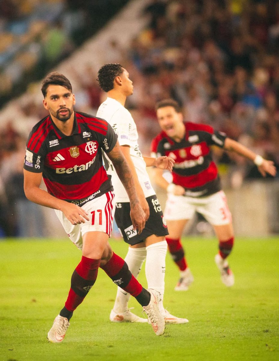 CentraldaGavea's tweet photo. 🚨 AGORA! Flamengo não prevê problemas para pagar a próxima parcela de Lucas Paquetá.

O clube mantém a intenção de cumprir o acordo normalmente e prioriza seguir como um bom pagador. 

Se necessário, pode negociar jogadores para manter o fluxo de caixa.

🗞️ West Ham Zone
📸 CRF https://t.co/IVzs6yWQkx