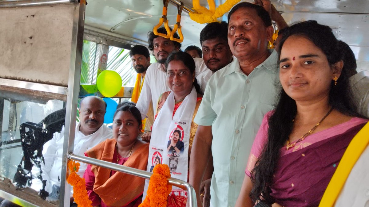 PRameshbabuMLA's tweet photo. పరవాడ ముత్యాలంపాలెం గ్రామ పంచాయతీ పరిధిలో చిరకాలంగా ఉన్న ప్రజల విజ్ఞప్తి మేరకు ముత్యాలంపాలెం  పరవాడ, లంకెలపాలెం మీదుగా అనకాపల్లి వరకు నూతన ఆర్టీసీ బస్సు సర్వీసును జెండా ఊపి ప్రారంభించడం జరిగింది. #rtcbus #muthyalammapalem @JanaSenaParty @JaiTDP @BJP4Andhra @APDeputyCMO @ncbn https://t.co/OQvnPglld6