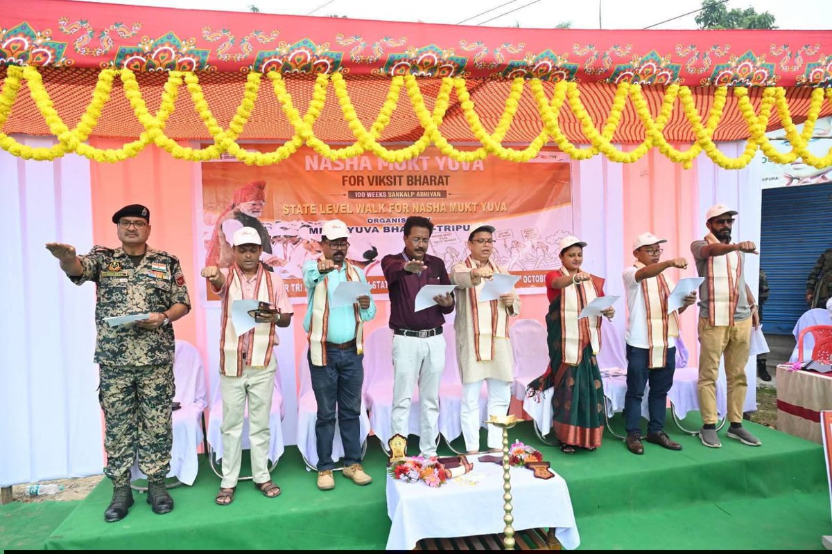 MYBharatHQ's tweet photo. 100 Weeks. One Sankalp. One Nasha Mukt Bharat!

The State-Level Walk for #NashaMuktYuva in Tripura brought together youth in a powerful show of unity &amp; resolve, with Hon’ble Minister Shri Tinku Roy, Minister of Youth Affairs &amp; Sports, joining as Chief Guest.

 #MYBharat https://t.co/1w8QHOxdKB