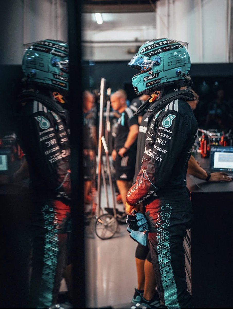 MercedesAMGF1BR's tweet photo. Toto Wolff sobre o abandono de George Russell: 

“Este foi o nosso pior fim de semana da temporada. Dói, e sinto muito por George e por todos na equipe. George fez uma corrida excepcional e estava a caminho de um resultado muito forte, mas nós o deixamos na mão. A realidade é que isso aconteceu vezes demais neste ano, e isso não é aceitável."