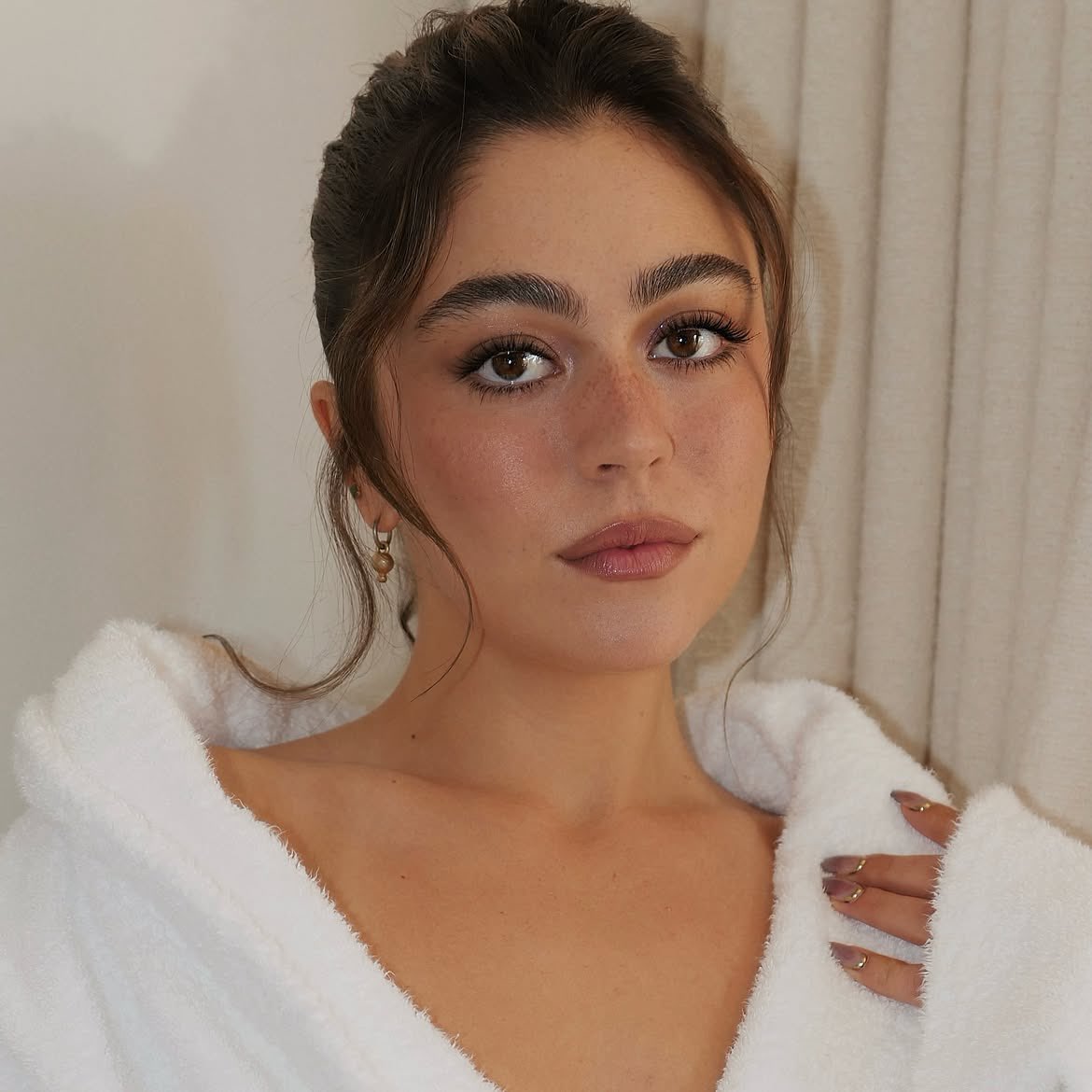 deanalliebot's tweet photo. her beauty is just out of this world https://t.co/e4MT9gwqv7