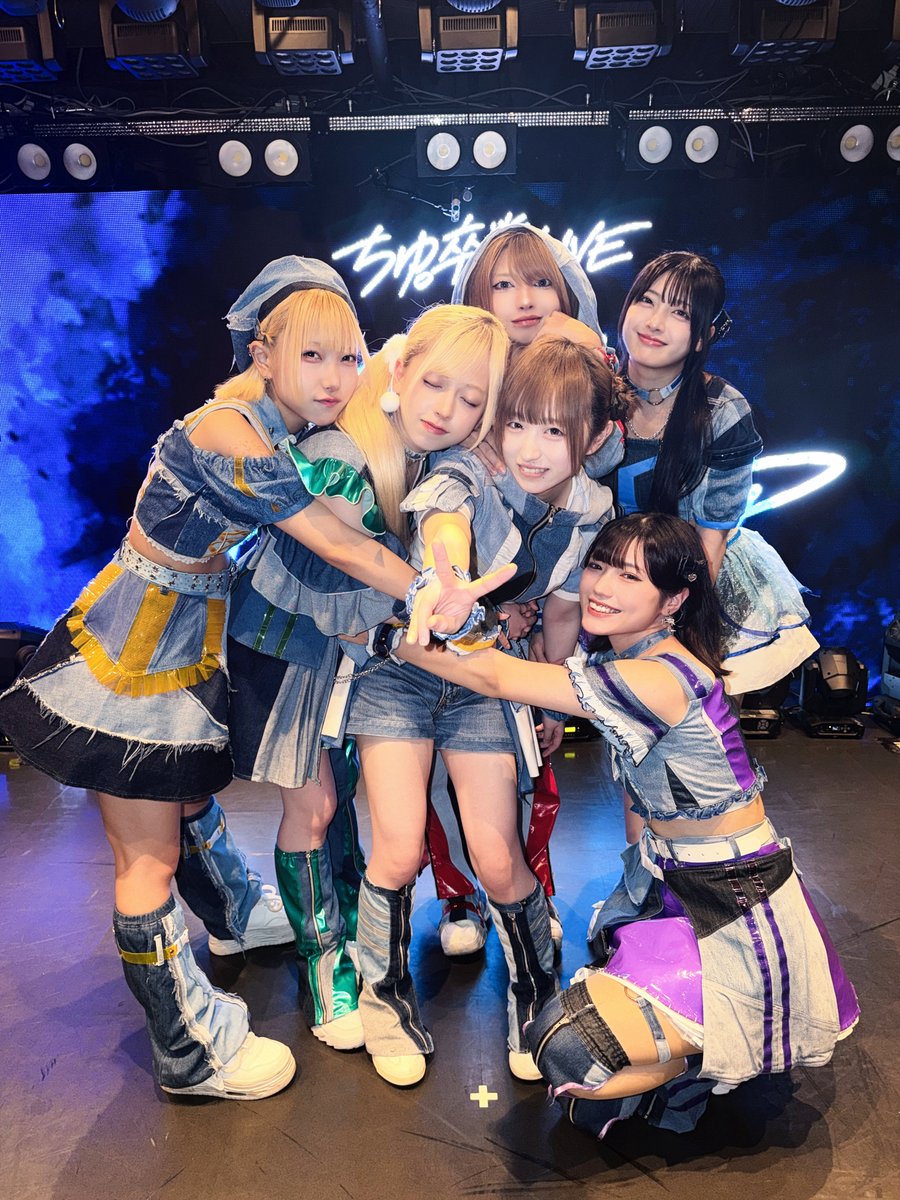 lovexxbad's tweet photo. 本日は【ちゆ。卒業ライブ “SINK INTO THE DEEP”】ありがとうございました‼️

たくさんの方に見届けていただき最高の一日になりました🙇‍♂️

これまでちゆを応援してくださった皆さんとたくさんの思い出を作れたこと、本当に感謝しています‼️
ここからはそれぞれ新しい道へ。
ちゆのこれから、そしてこれからのLOVExxBADも引き続きよろしくお願い致します🔥

今日は本当に本当にありがとうございました🐟

#l2b #lovexxbad