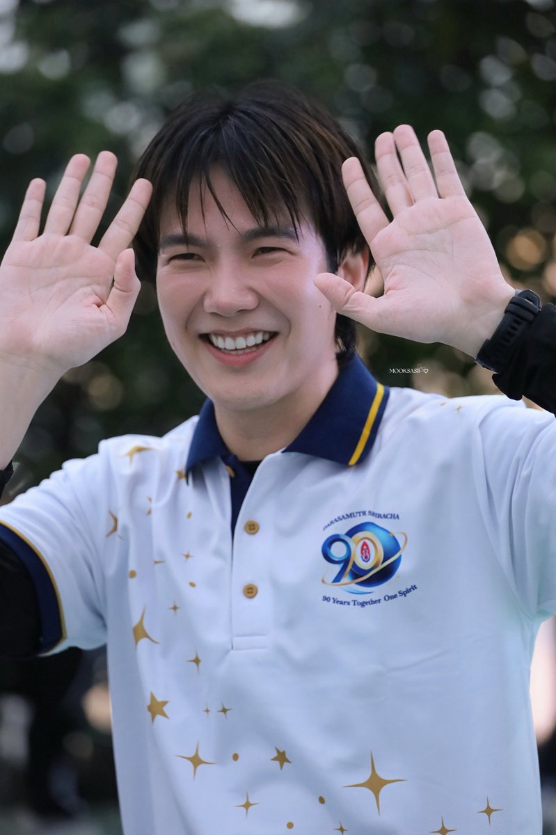 mooksasii's tweet photo. ก็เพราะว่าเธอน่ารัก(ขึ้น)ทุกๆวัน จนไม่อาจเปลี่ยนใจฉันที่มีให้เธอได้เลย ฉันก็คงต้องบอกฉันรักเธอ เหมือนเคย~ 🎧ྀི♪⋆.✮

⋆｡ ﾟ☁︎｡ ⋆｡ ﾟ☀︎｡ ⋆｡ ﾟ

021026
#AerobicsMoveTogether90
#90YearsTogetherOneSpirit

#BuildJakapan @JakeB4rever 
#Beyourluve #sspicss https://t.co/OtDuwqIS3H