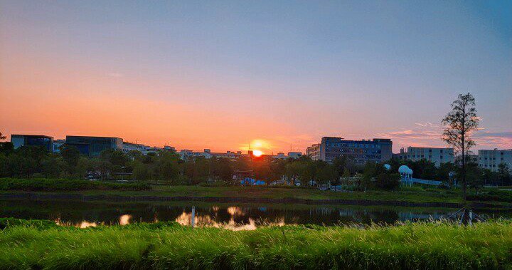 Apollo01005's tweet photo. See the sunrise https://t.co/FDIDtieprR