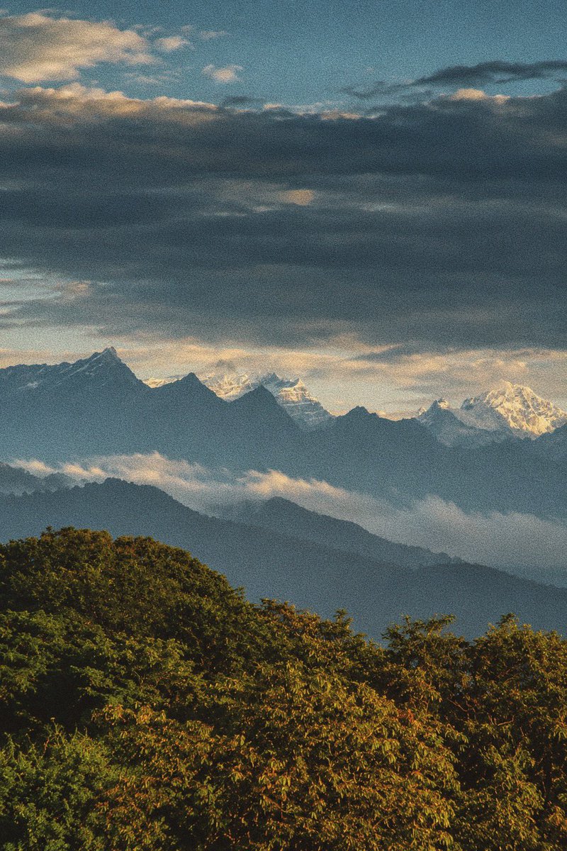 alejocalder0n's tweet photo. Sierra Nevada del Cocuy y Güican (Zizuma) fotografiada desde la Marginal de la selva entre Paz de Ariporo y Hato Corozal, Casanare. Punto mágico donde el encuentro de la cordillera de los andes y la orinoquía es más que fantástico. 

#porlacarretera https://t.co/wza3KN7Z82