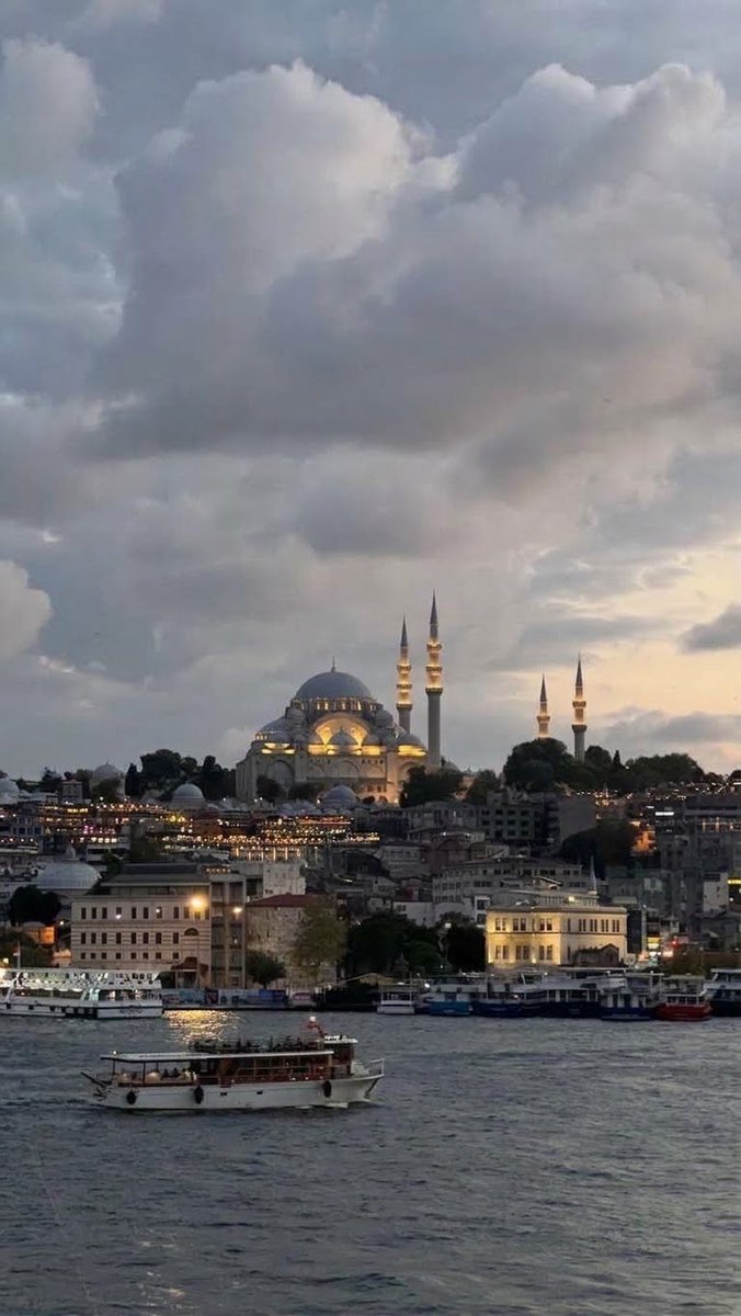 Adenizm_'s tweet photo. “Bırak saçlarını rüzgarlarına İstanbul’un…” https://t.co/2qK0a18ICb