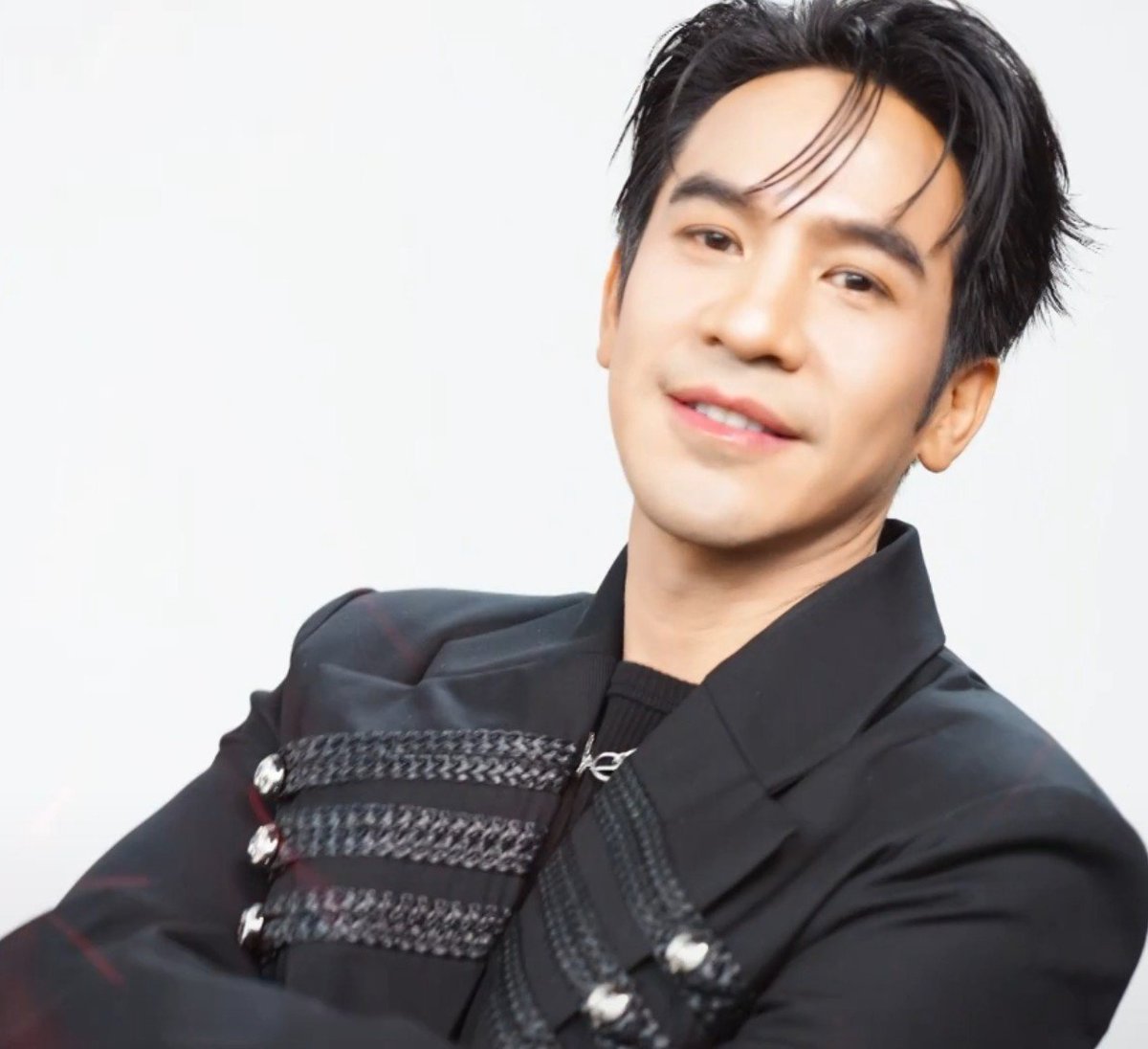 456pdpd456's tweet photo. พี่มนุษย์ต่างดาวลงมาถ่ายปฏิทินแล้ว...ว่างๆแบ่งคิวมารับอีเว้นท์บ้างนะคะงานการกุศลก็ได้ถือว่าขอล่ะ...จะให้เจอแค่งานบอลปีละครั้งจริงๆเหรอคะ..น้ำตาจะไหล😮‍💨 #popezaap https://t.co/MxKoBr8ifM