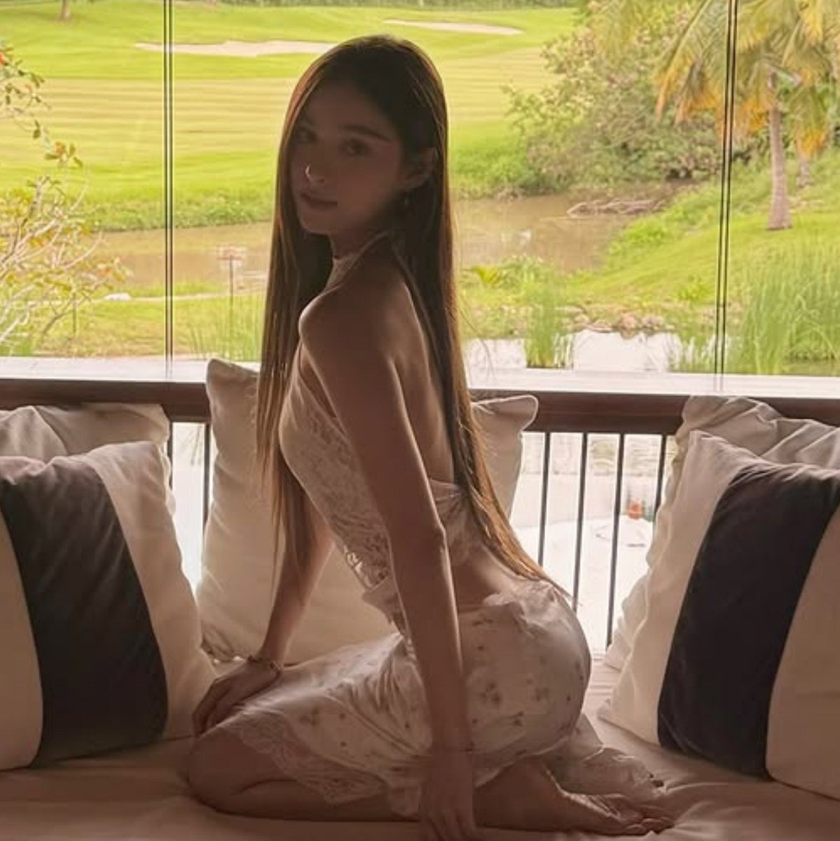 intoprimii's tweet photo. same pose but different view https://t.co/8TnYThdbsI