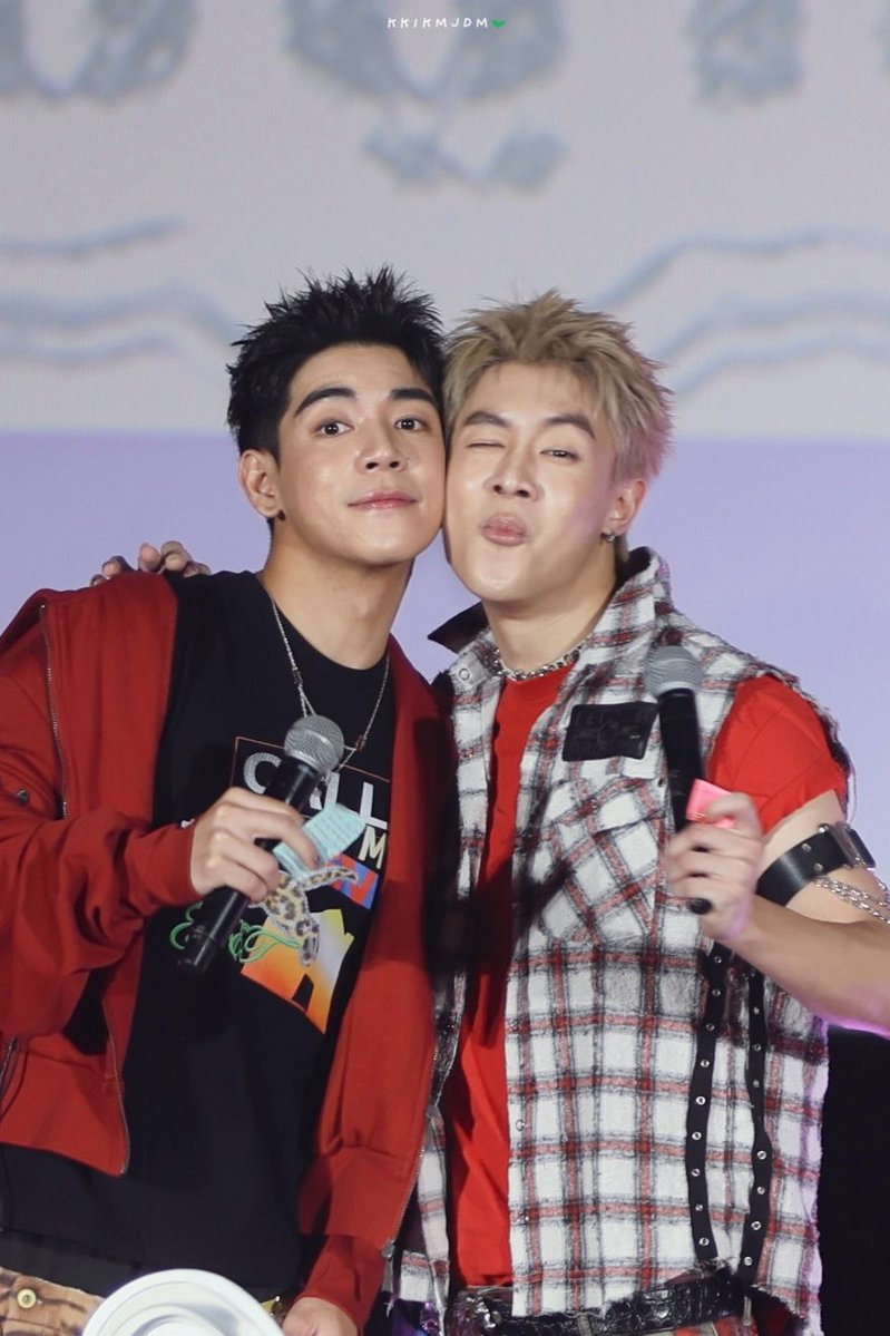 kkikmjdm's tweet photo. Trophy สาววาย บ้าน ลก 
เราทำสำเร็จแล้ว 👍🏻🎉🥳🎊

BYE BYE GELBOYS 
#GELBOYS2_ByeByeMyStans
#GELBOYS2_FanscreenStatus
#GELBOYS2FinalEP #PJLEON #พีเจเลออน
#ไป๊ปนิว #PIDENEW
#GELBOYS https://t.co/eCws12LObN