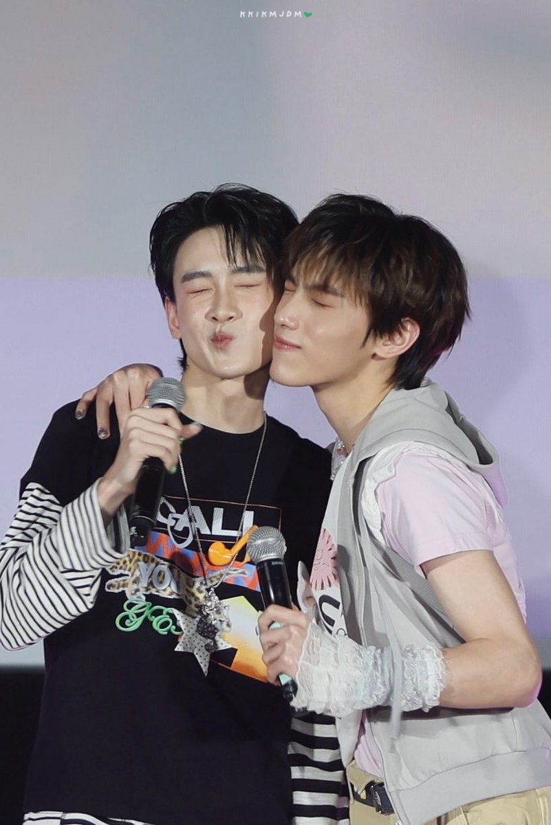 kkikmjdm's tweet photo. Trophy สาววาย บ้าน ลก 
เราทำสำเร็จแล้ว 👍🏻🎉🥳🎊

BYE BYE GELBOYS 
#GELBOYS2_ByeByeMyStans
#GELBOYS2_FanscreenStatus
#GELBOYS2FinalEP #PJLEON #พีเจเลออน
#ไป๊ปนิว #PIDENEW
#GELBOYS https://t.co/eCws12LObN