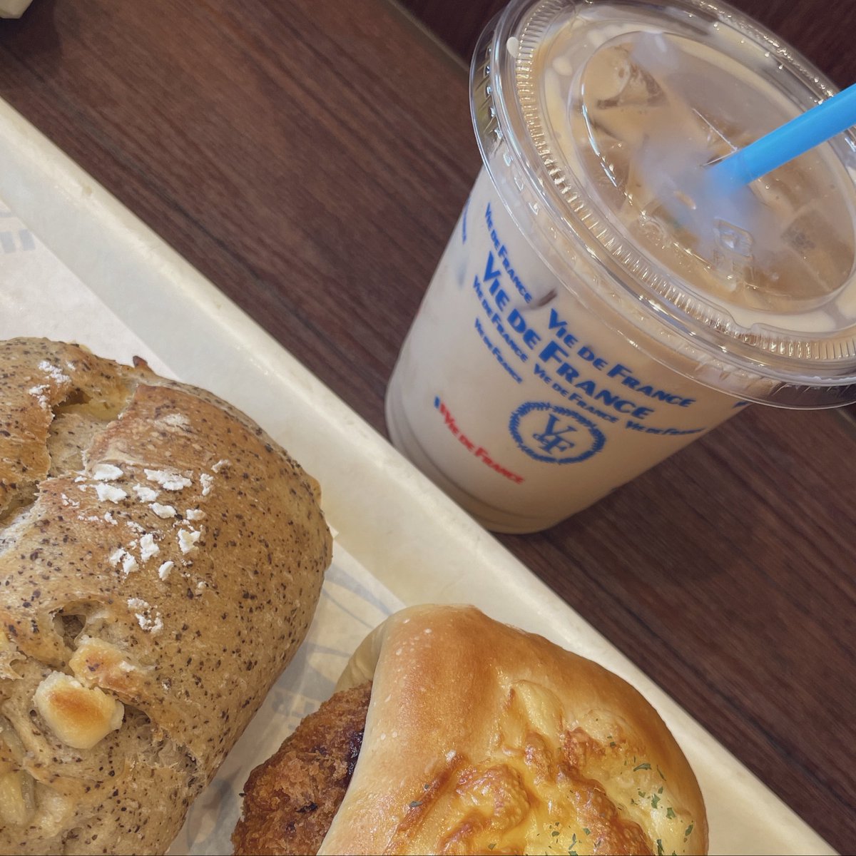lemonaade252407's tweet photo. 休日のメイク☕️🥐

🍨のフェイスパウダー、あまり使えてなかったんだけどマットのハイライトとして鼻先や眉山に使ってみた。これからはハイライトとして出番増えそう🪄 https://t.co/7XIoWAGPpX