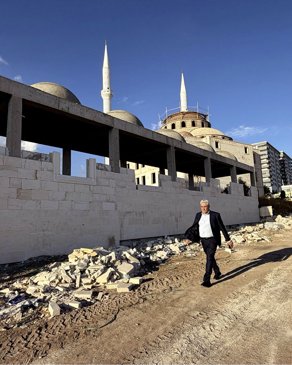 FeridunGecgel's tweet photo. Memleketim Şanlıurfa’da, 2026 yılının başında yapılmasına karar verdiğimiz ve bugün devam eden çalışmaları yerinde inceleme fırsatı buldum.

Şehrimize ve hemşehrilerimize değer katacak bu kıymetli çalışmaların Şanlıurfa’mıza hayırlı olmasını temenni ederim. https://t.co/7c0aiTZEVu