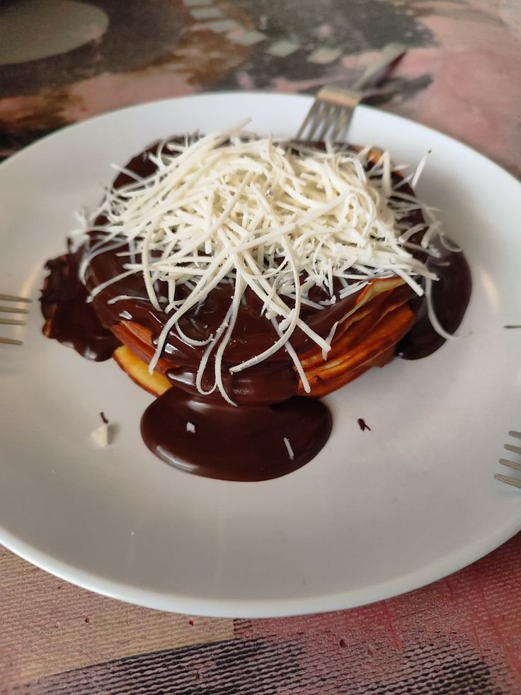 sillyjongseong's tweet photo. @sillyleean Pancake coklat keju buat adik biar cepat gede. https://t.co/KFGsoVKyDf