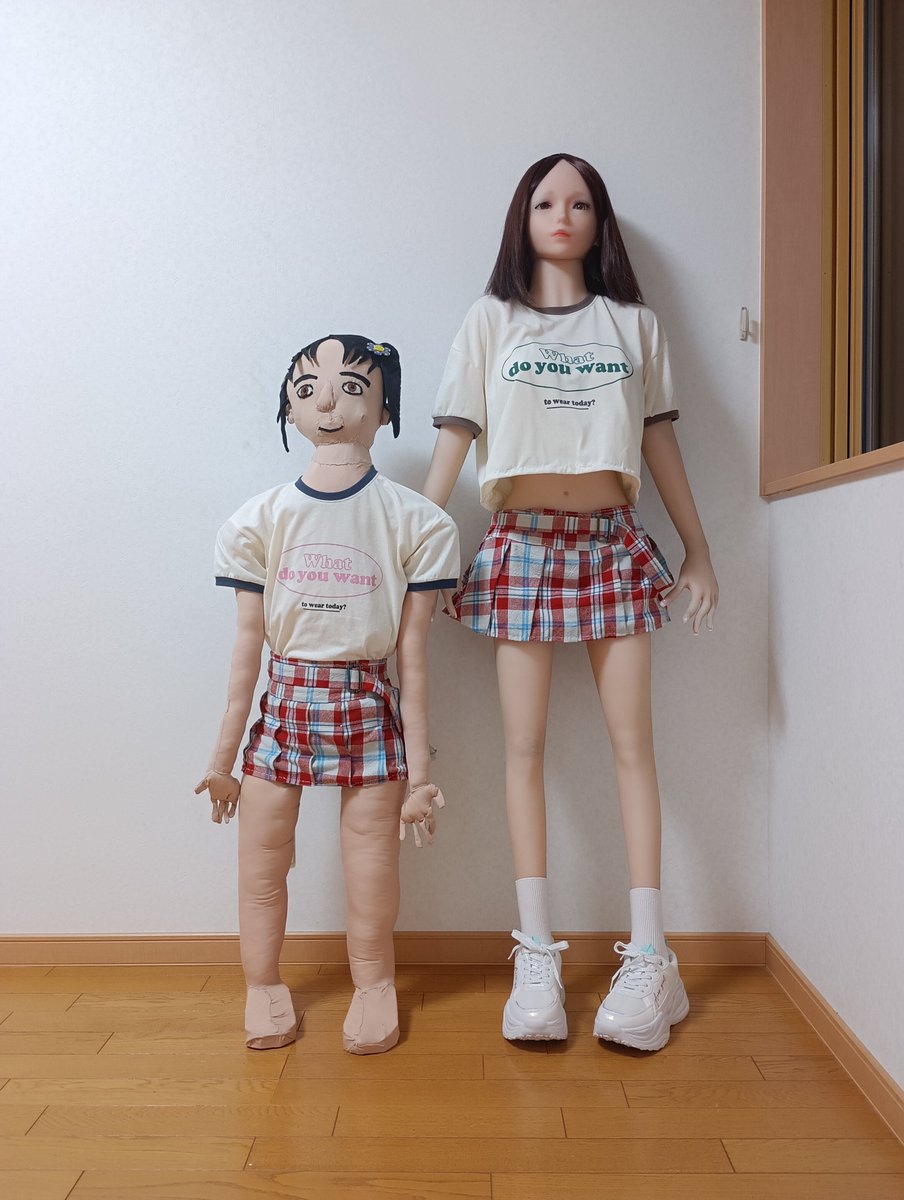 4NLyXfQWxT6oQ1V's tweet photo. 衣装をお揃いにした
ぬいぐるみとオブジェを
#ChatGBT
#imagegen で
人間の女の子に
してもらいました
歳の離れた姉妹のイメージ🐰
#ぬい活
#AIイラスト https://t.co/MpuIKTFQ3v