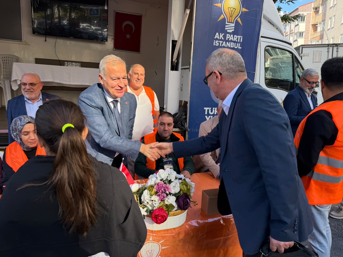 ismailerguness's tweet photo. Karadeniz Mahallesi teşkilatımızca, Pazar Pazarı girişinde kurduğumuz AK Nokta’da, AK Parti ailemize katılmak isteyen kıymetli komşularımızla bir araya geldik.

Üye standında özveriyle emek veren tüm yol arkadaşlarımızdan Allah razı olsun. https://t.co/8ffqWPlDJO