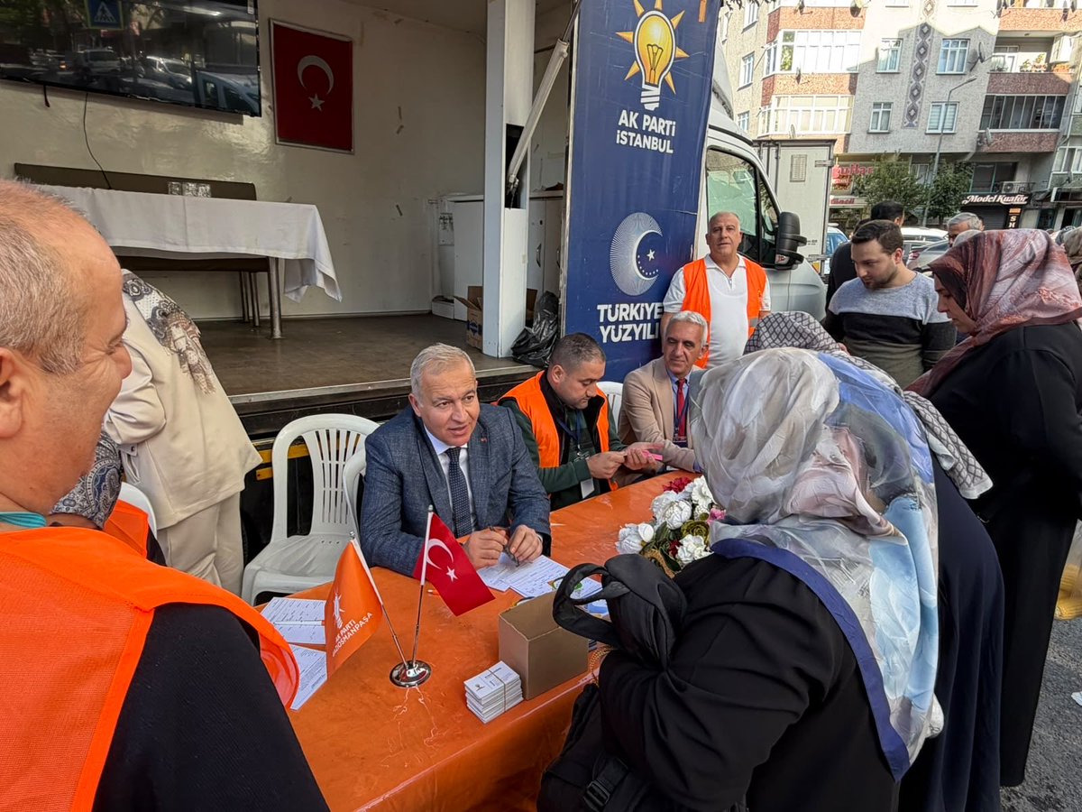 ismailerguness's tweet photo. Karadeniz Mahallesi teşkilatımızca, Pazar Pazarı girişinde kurduğumuz AK Nokta’da, AK Parti ailemize katılmak isteyen kıymetli komşularımızla bir araya geldik.

Üye standında özveriyle emek veren tüm yol arkadaşlarımızdan Allah razı olsun. https://t.co/8ffqWPlDJO