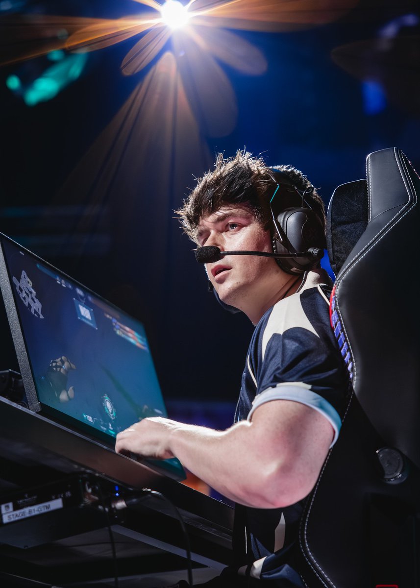 PolymarketVAL's tweet photo. 🎙️ Sliggy 🇬🇧 on the level at Champions 🏆:

"I feel like I'm complaining so much this Champs...

It's so LOW-LEVEL. Did [Riot] change the game so much that it's so low-level?

Are other people saying the same thing?"

[Sliggy Stream, Oct 3] https://t.co/f7bhcLySDN