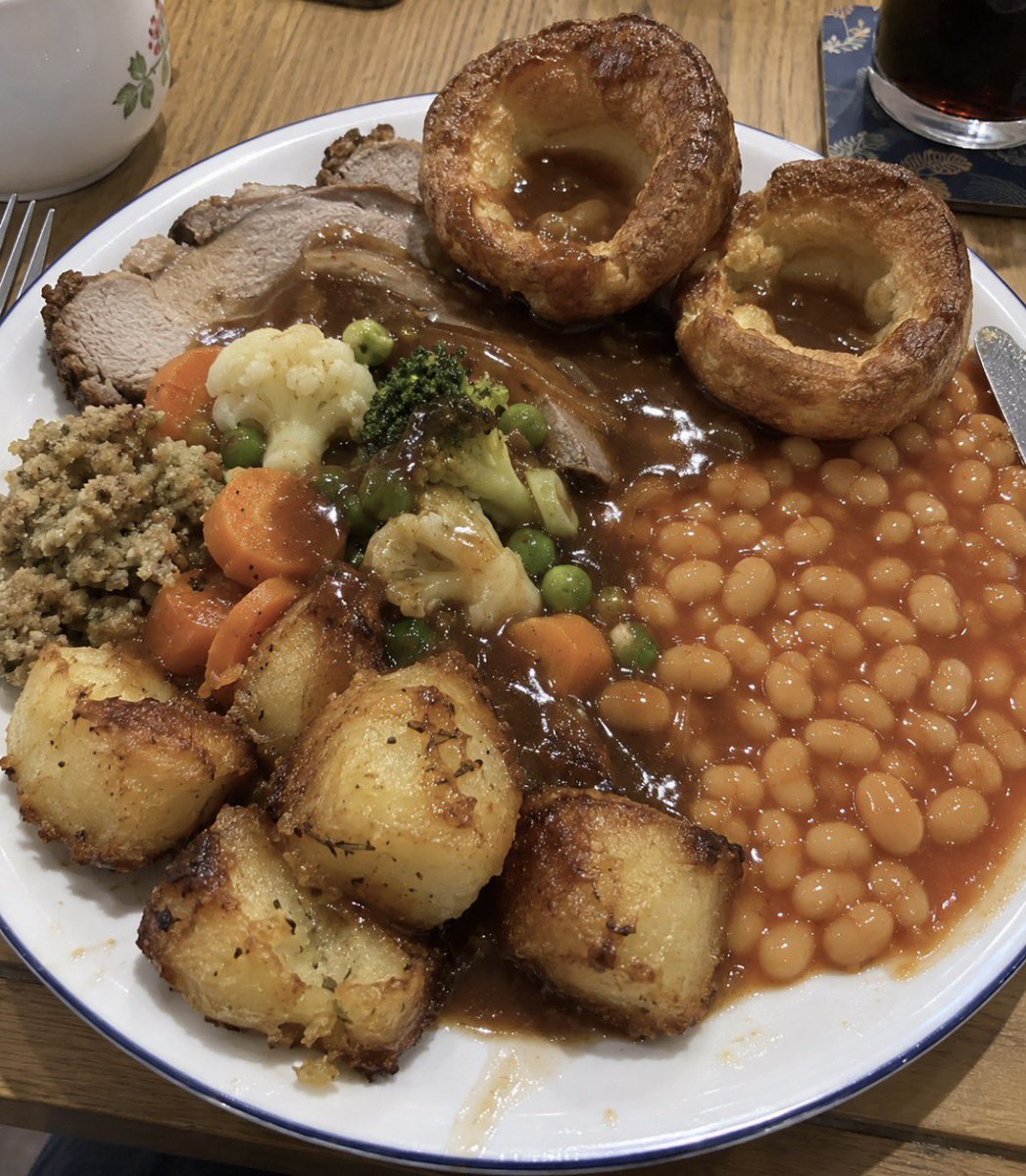 NoContextBrits's tweet photo. You can’t beat a Sunday roast. https://t.co/SUgEteA8wy