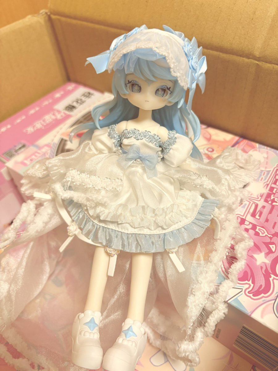 YPotato0905's tweet photo. メガネなく開封動画撮りながら開封は時間がかかりますね。
ポラリス スノーファーちゃん。
とても美人さんですね。
ドレスパーツに四苦八苦しながら着せました。
本当は背景ちゃんとしたかったけど余力がありませんでした。

#燃星計画 https://t.co/BauDsso0AX