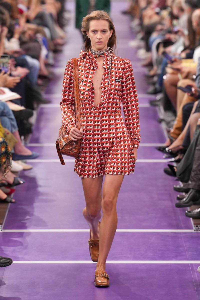 YouAreMyBezoar's tweet photo. Mirá lo que son estos vestiditos de MiuMiuss27 me voy a morir los NECESITO https://t.co/qPKqBcx67H