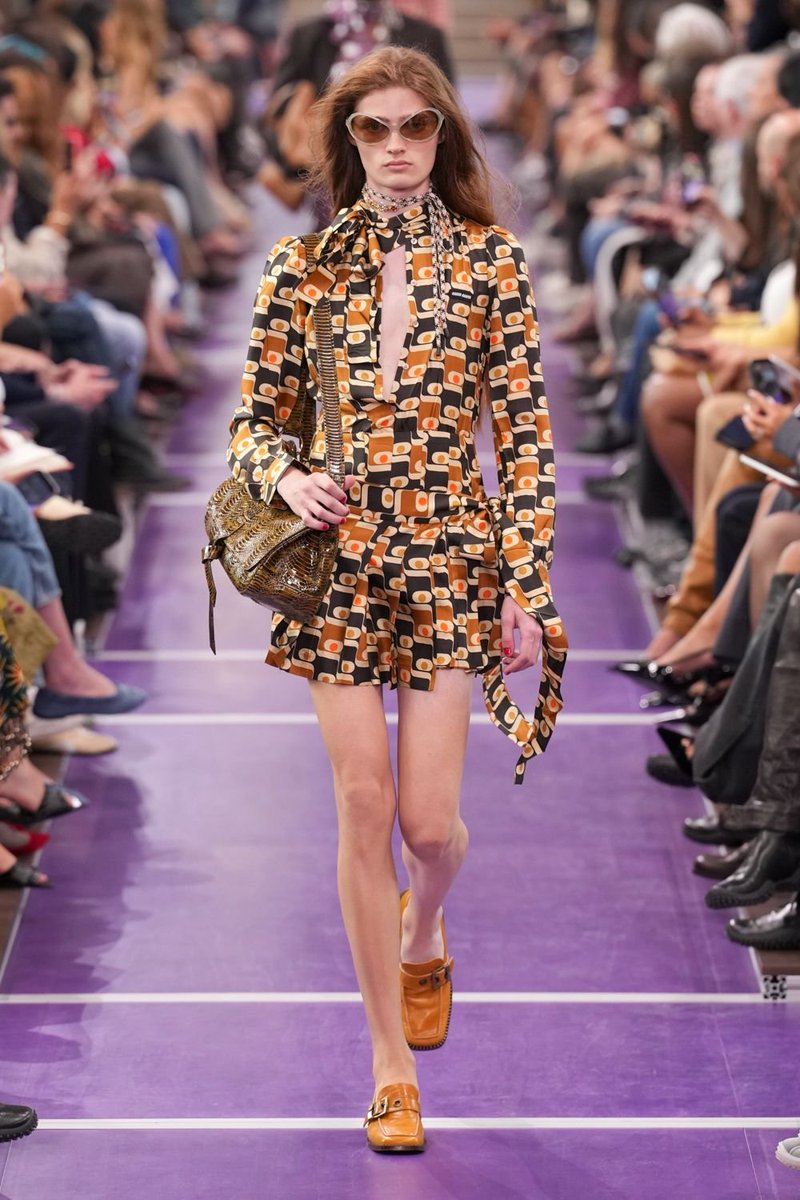 YouAreMyBezoar's tweet photo. Mirá lo que son estos vestiditos de MiuMiuss27 me voy a morir los NECESITO https://t.co/qPKqBcx67H