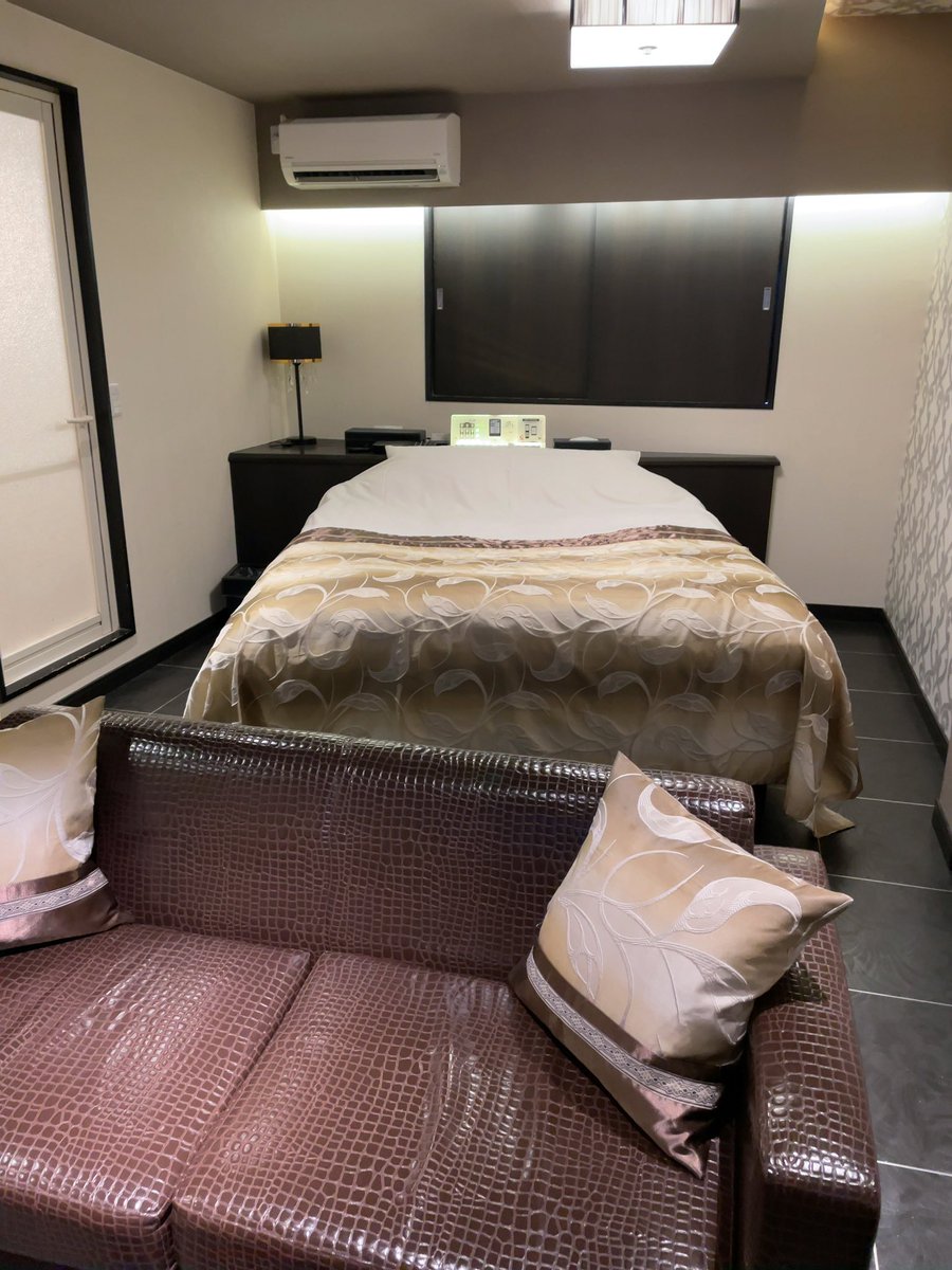 Makira_2's tweet photo. これも今年6月のラブホデート、HOTEL MYTH F-1（ホテル マイス エフワン）の108号室、3回目の利用かな
2時間休憩で4590円を自動精算機で支払い、部屋もお風呂もキレイでいい感じ
帰りに焼肉きんぐで焼肉と生ビール！帰りは嫁さんの運転で（汗） https://t.co/A0uQjOayaD