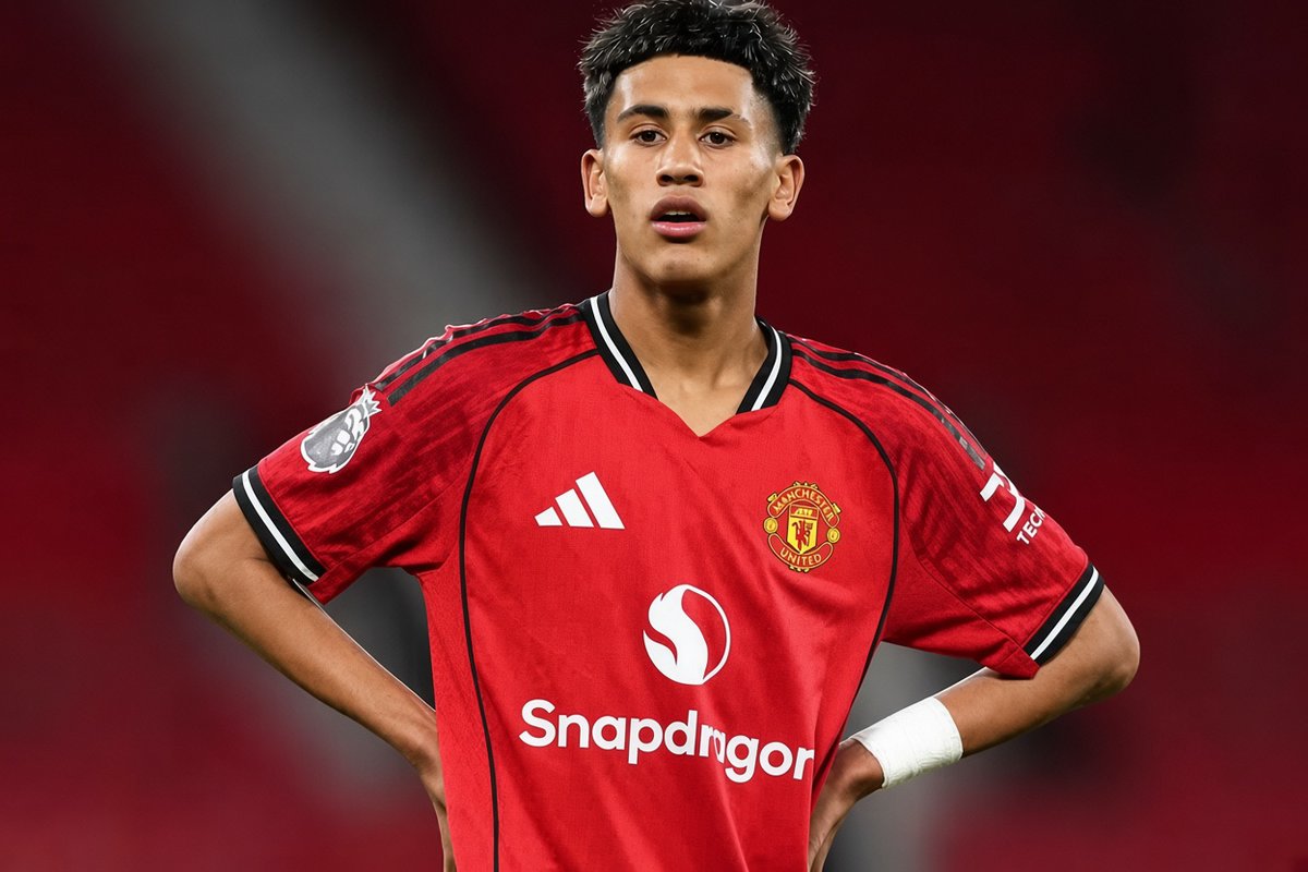 ManUtdInPidgin's tweet photo. BREAKING: JJ Gabriel wan do U-turn and return back to Manchester United. 

Should we forgive him? and accept him back? https://t.co/0SVw9tyU34