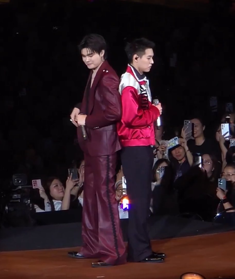 Harttbeat's tweet photo. FEELQUENCY((ต้นปี))                                  ARENAENCORE((ปลายปี))            

ดื้อทั้งหมด5555555555555555555555555555

#Bbillkin #บิวกิ้น #NONTTANONT https://t.co/TlxtW6IHFb