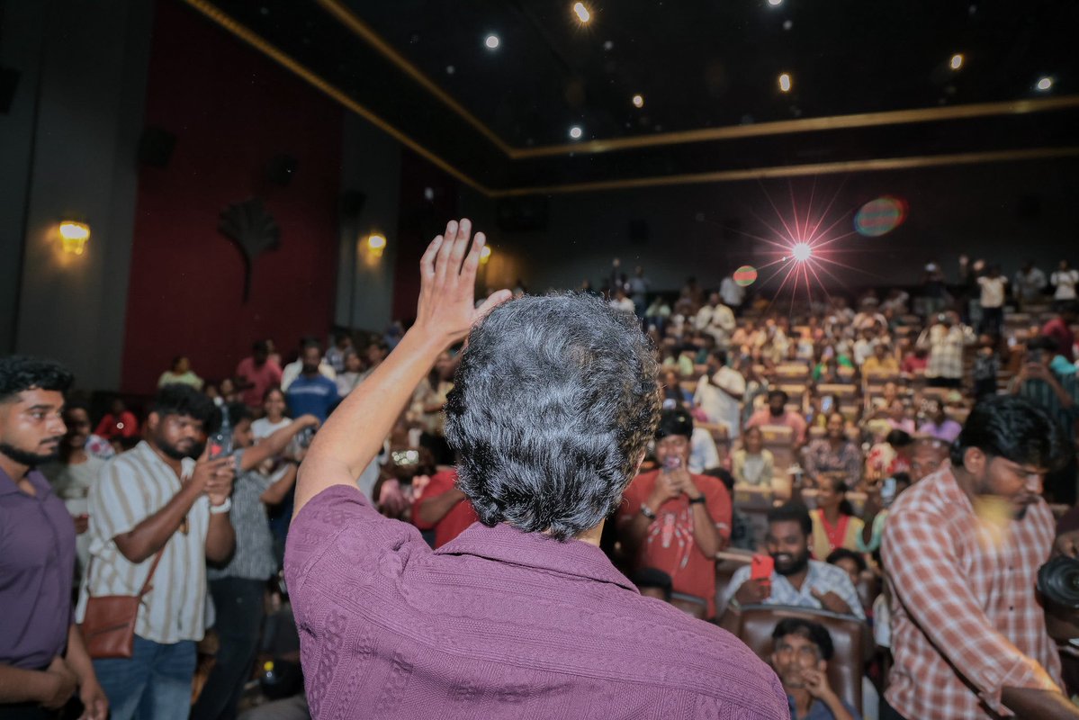 vkohliigalhere_'s tweet photo. i thought it was vijay 😭 https://t.co/87mfxoPiby