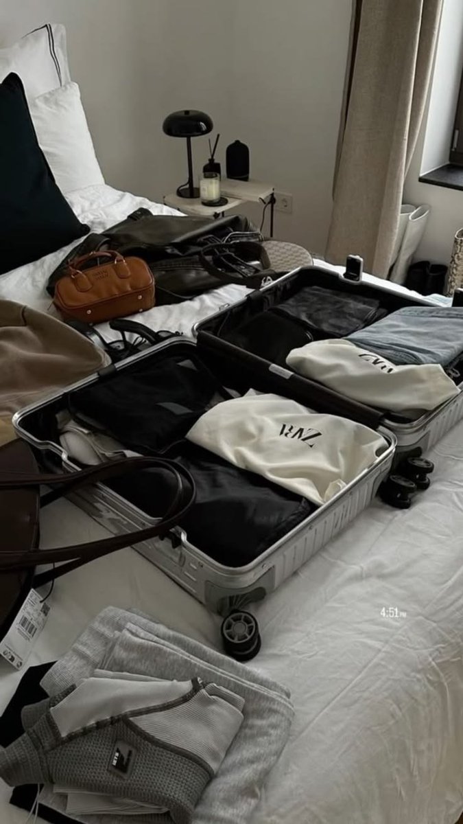 savaiszm's tweet photo. Setelah semuanya terlipat dengan rapi dan sempurna, dia kembali memasukkan pakaian tersebut ke dalam koper silver itu.

“Nah, lebih rapi kan? Kamu cukup emang bawa 1 koper aja? I think this one is a bit too small, baby... how long are we staying there?” https://t.co/dY6vE57NKQ