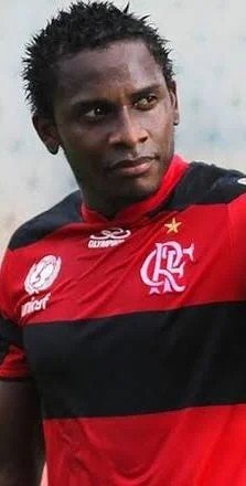 pocaropa's tweet photo. @urubuzada Bem antes de Cuellar nosso Pitbull era esse monstro aqui.
Ninguém no mundo roubava bola igual ele, pena que entregava com facilidade também kkkkkkkk https://t.co/P1SXWXWmls