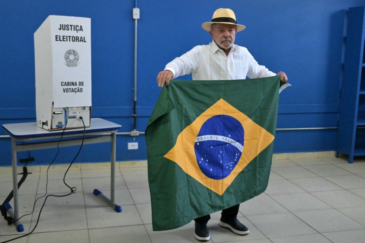 LeopoldinaDom's tweet photo. Até o Lula votou no Flávio! 22🇧🇷 https://t.co/KPwyiSwjUI