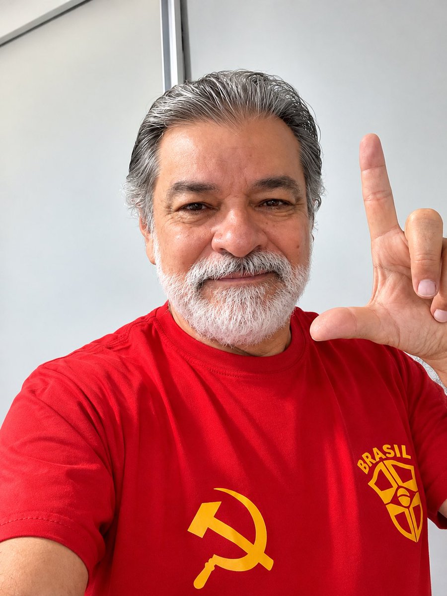 esquerdeando's tweet photo. Vou ali ajudar a acabar com o fascismo e já volto. https://t.co/jm95CVDsCt