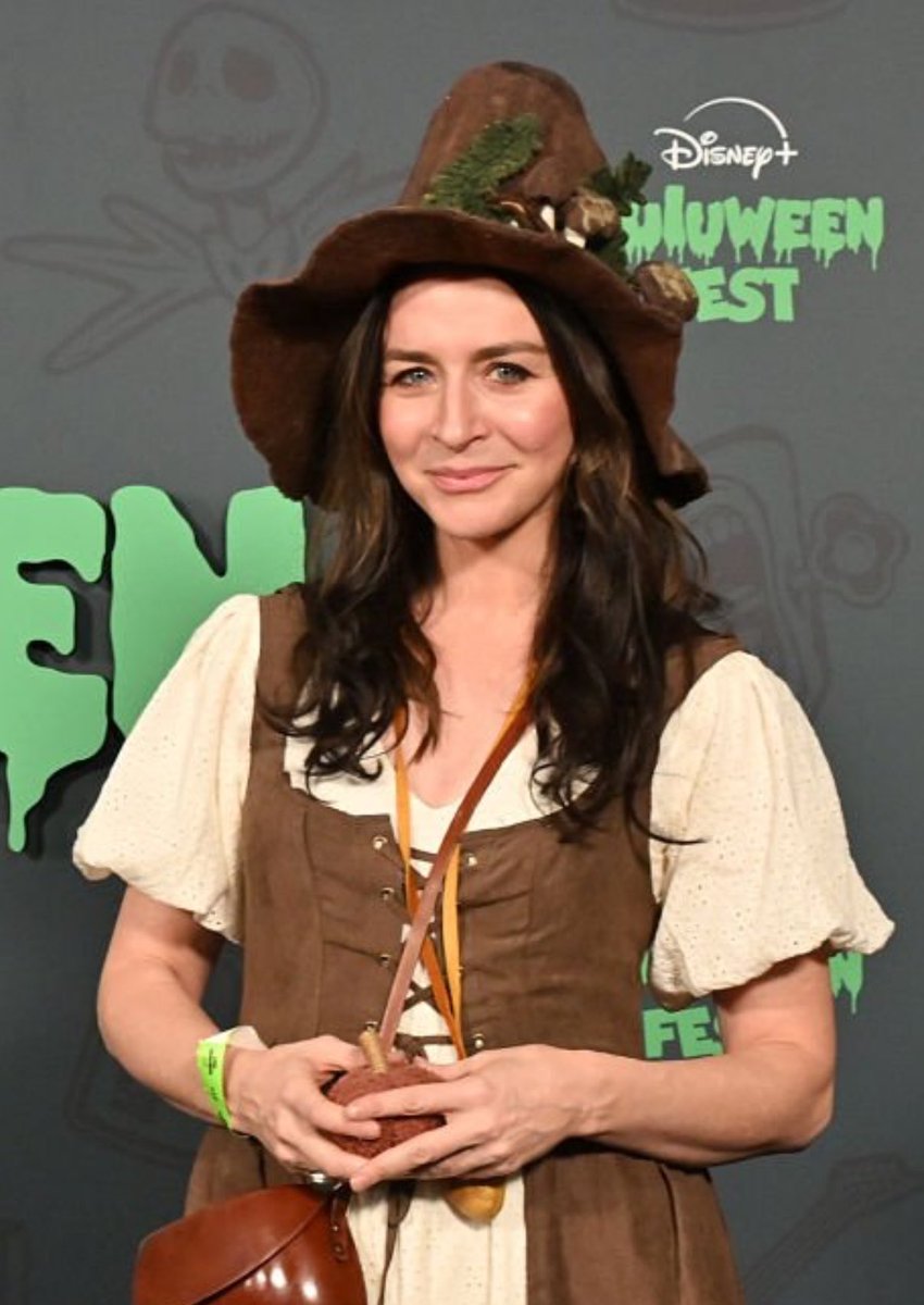 best0fcaterina's tweet photo. THE CUTEST WITCH EVER https://t.co/dj8X2BYGpc