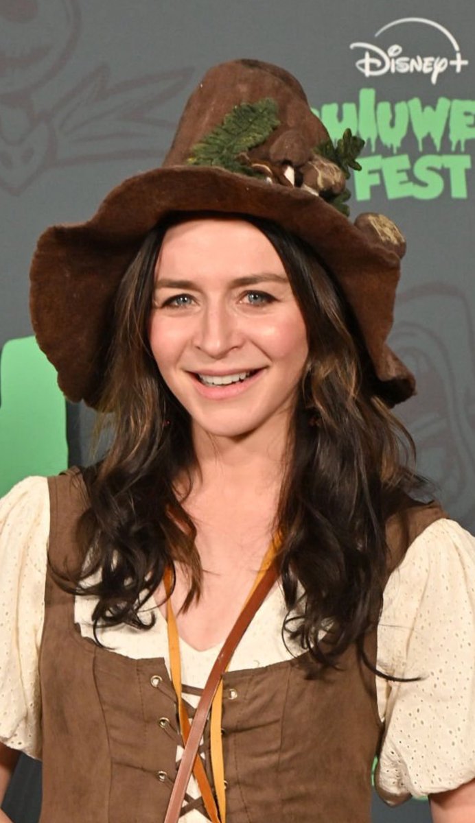 best0fcaterina's tweet photo. THE CUTEST WITCH EVER https://t.co/dj8X2BYGpc