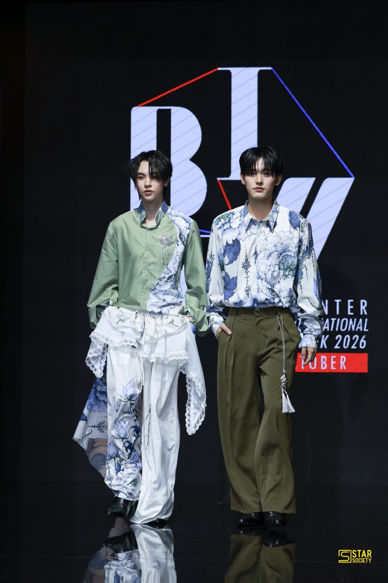 STARSOCIETY_TH's tweet photo. “คอปเปอร์-ฟีฟ่า” #CopperFifa ร่วมเดินแฟชั่นโชว์ จาก “Chanapatana International Design Institute” ในงาน Siam Center BIFW 2026

COPPERFIFA AT SIAM CENTER BIFW26
#SiamCenterBIFW2026xCOPPERFIFA
#Copperphuriwat  #Fifa_th
#SiamCenterBIFW2026
#BIFW2026 https://t.co/DlGcV5nuGj
