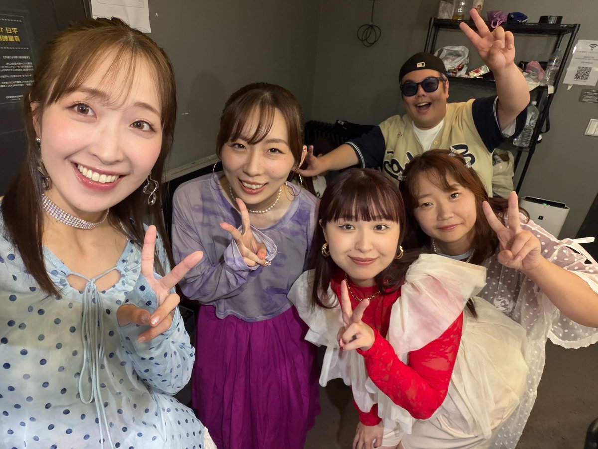 chikabuhihihi_'s tweet photo. 遅くなりましたが『雛団 -HiNADAN- LiVE vol.2』ゲストでEspeciaをお呼び頂いてありがとうございました🌴✨みんなも平日忙しい中、会いにきてくれてありがとう😭解散しててもわたしらグループなんよな〜🤝またEspeciaの三ノ宮ちかになれる日を楽しみに...パワフルママちゃんに戻ります💪ありがと🐷 https://t.co/jzi8jPNcF3