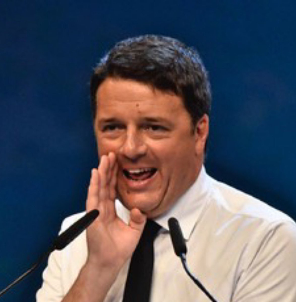 mptuitter's tweet photo. Renzi, alla Leopolda, conferma sull'Ucraina la sua posizione assai timida, spacciata per coraggiosa.

Rivendica complessità, ma poi partorisce un trito e ritrito "armi sì ma anche diplomazia".

A Bettini può andar bene.

Non a chi NON è in malafede o semplicemente è informato. https://t.co/rKBkA9INXM