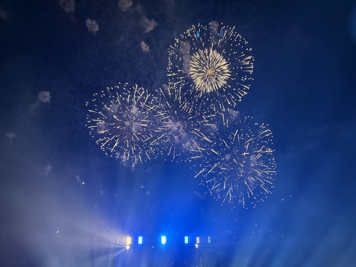 yoppeleah's tweet photo. 今年も最高に美しかったし楽しかった、DJ和と花火師の方々による音楽と花火の融合フェスにして、地元ひたちなかゆかりのアクトも出演した、ひたち海浜公園でのrockin' star Carnival 2026のレポ。やっぱりこの場所が1番好きだから、こうやってこれからも毎年あそこに行くよ。
https://t.co/l4xDGgchv2 https://t.co/y6oCLKvosi