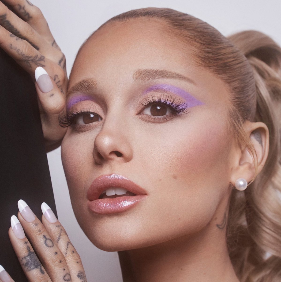 theegrandeheels's tweet photo. rem beauty by ariana grande was the #8 top performing beauty brand in august, based on the overall creator marketing performance

it’s the only celebrity brand present in the top 10 https://t.co/vLeHiZJCvB