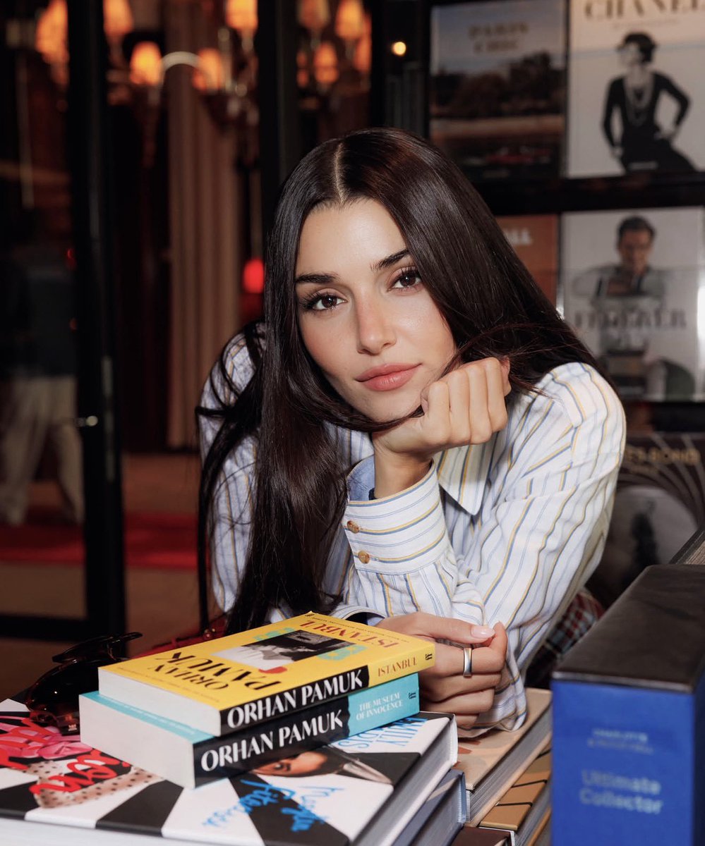 bakirkoydeyim's tweet photo. she has the kind of face brands would build an entire campaign around https://t.co/6gMPWabhaP